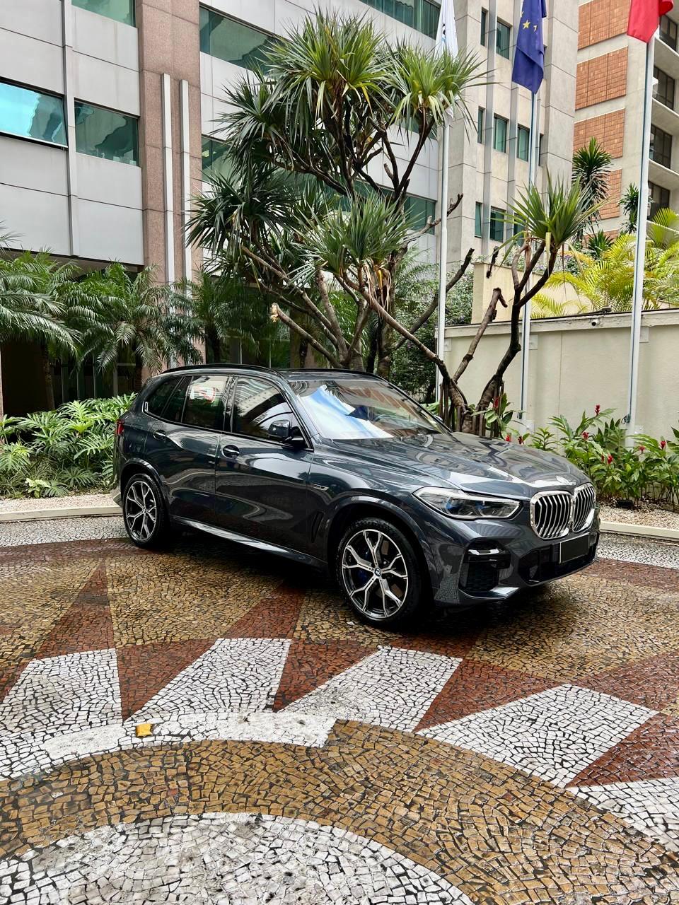 BMW X5 45e MSport 2023 em destaque
