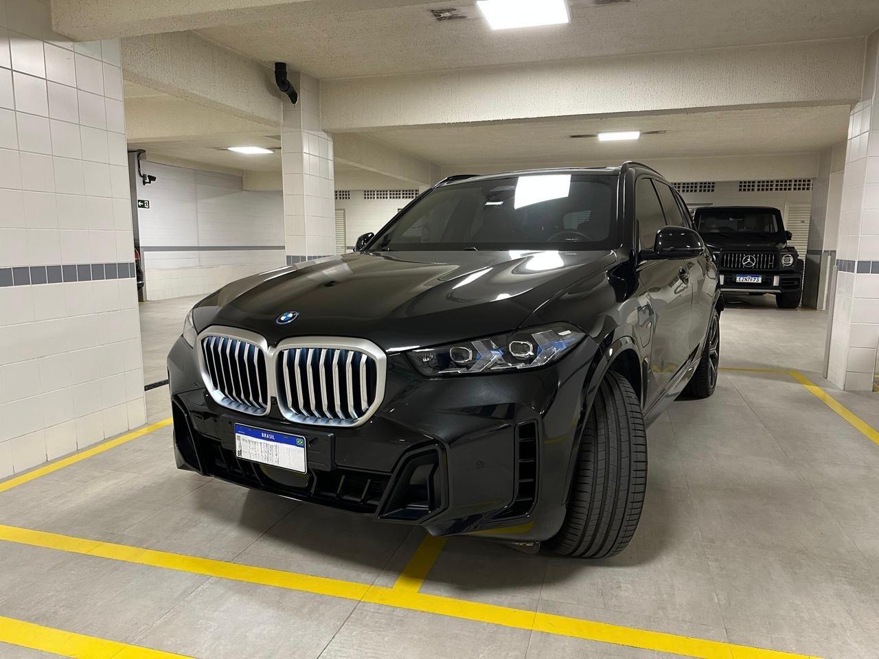 BMW X5 Drive 50e MSport 2025 em destaque