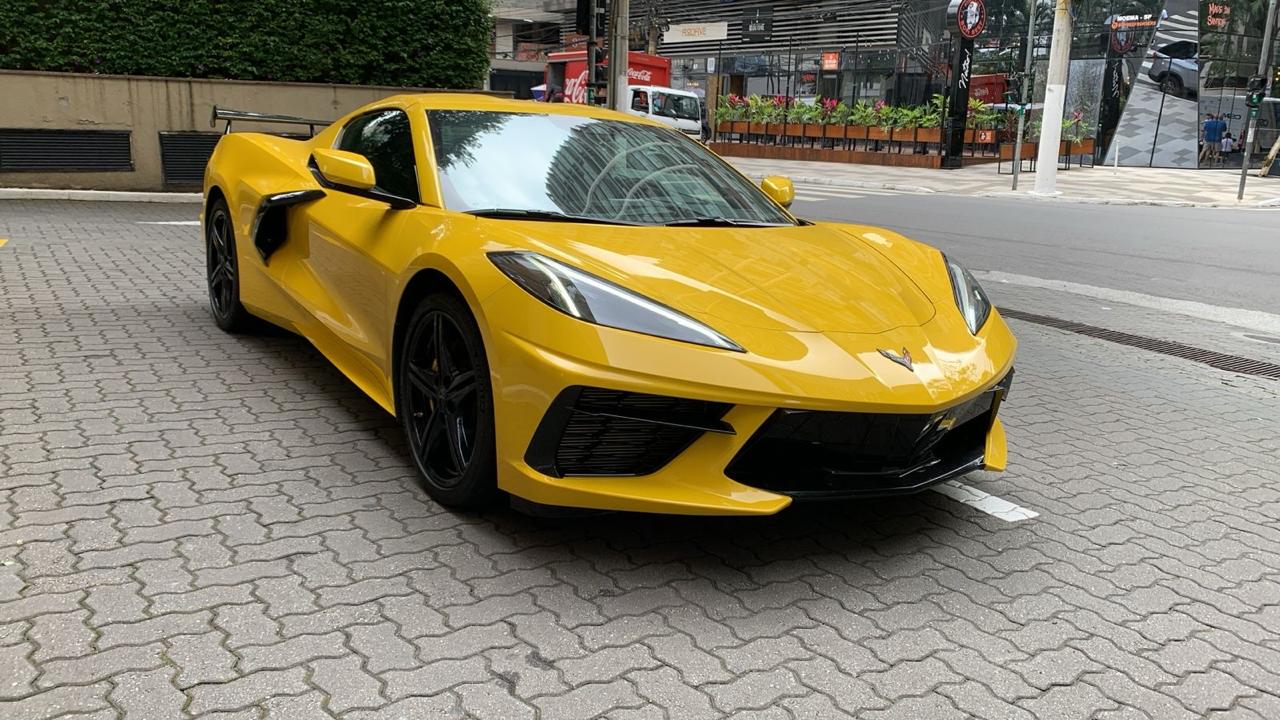 Corvette LT1 Stingray Targa 2026 em destaque