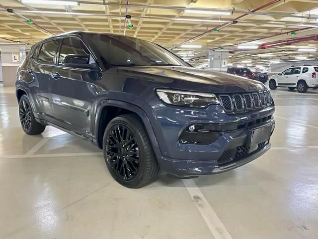 Jeep Compass 4xe Híbrido 2022 em destaque