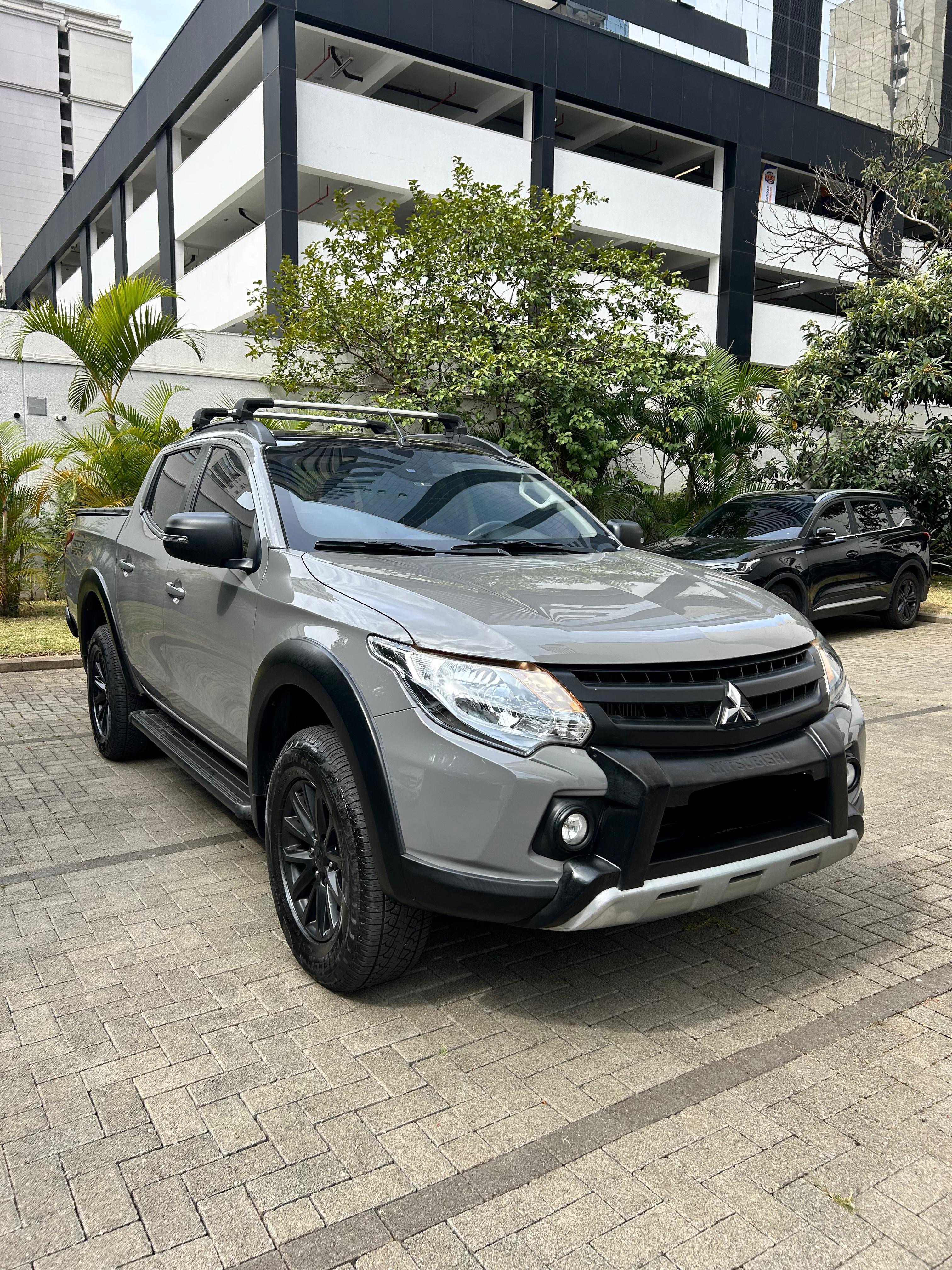 Mitsubishi L200 Triton Outdoor HPE 2021 em destaque
