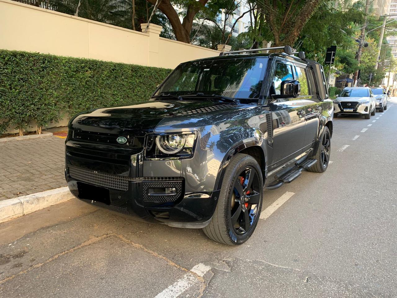 Land Rover Defender 130X D350 2025 em destaque