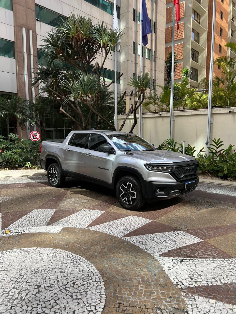 Ram Rampage Rebel 2024 em destaque