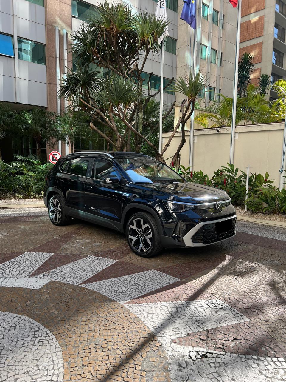 VW Taos Highline 250 TSI 2026 em destaque